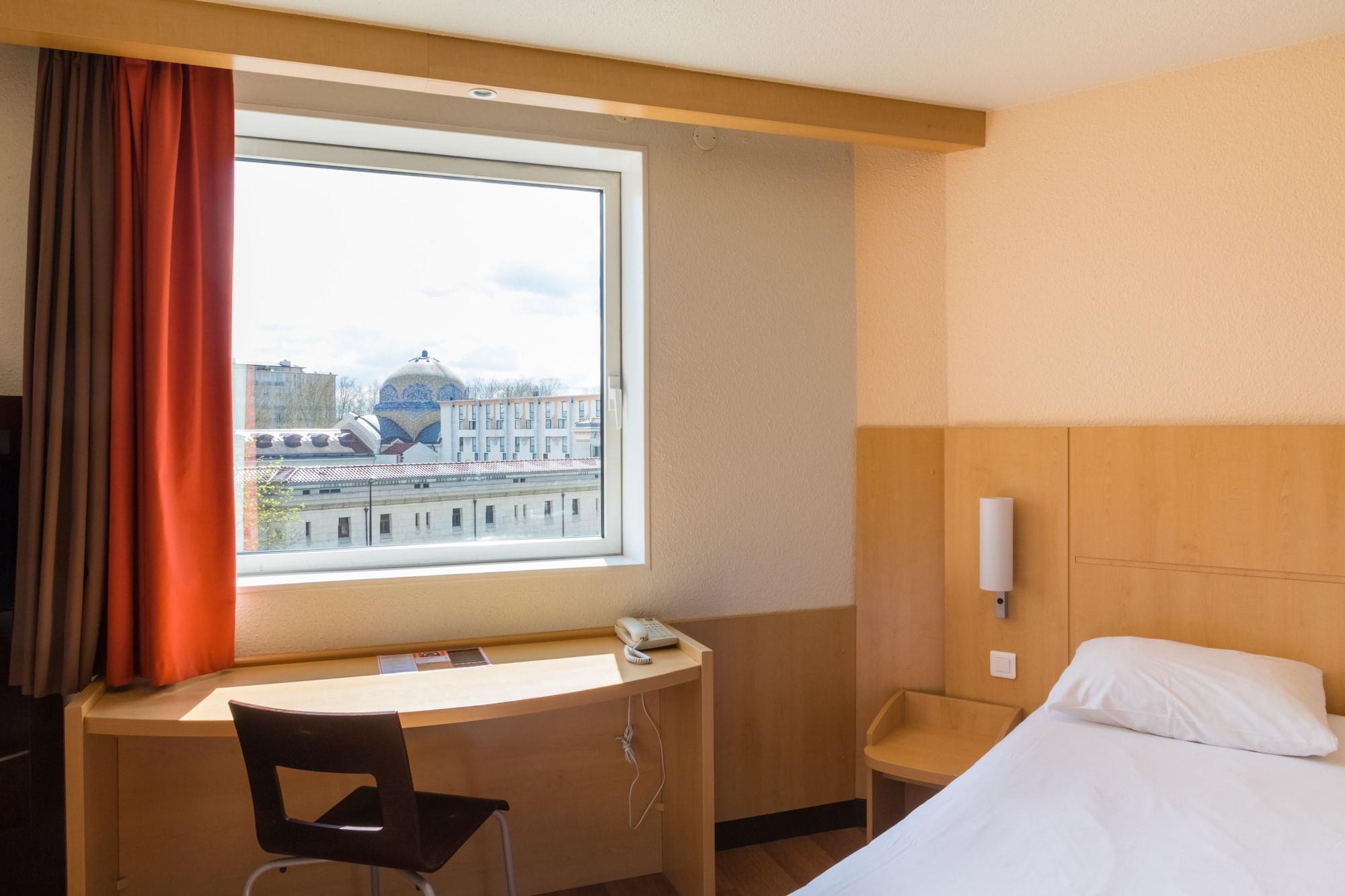 Отель Ibis Виши Экстерьер фото